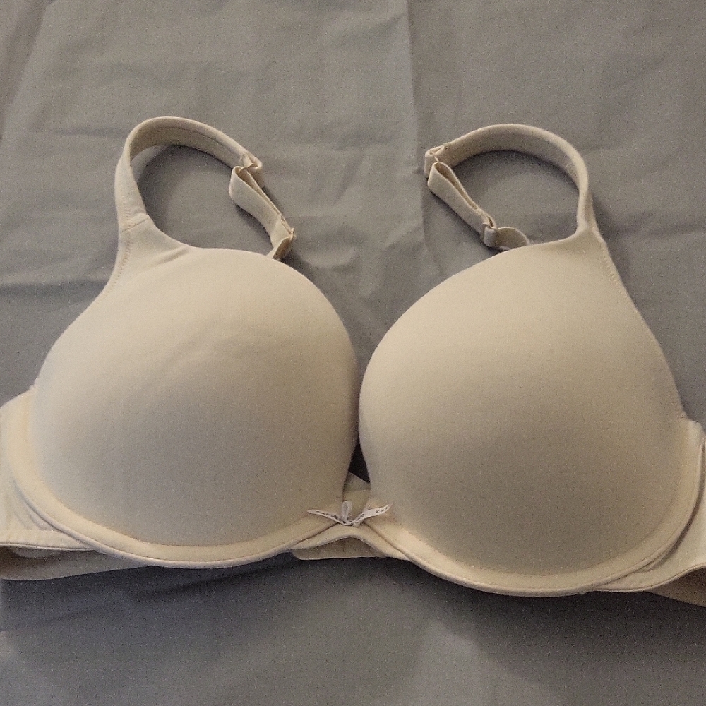 40 C Cacique Boost Plunge underwire bra